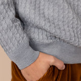 Puloverul Biertan din lână merinos din tricot cu cablu - Inox