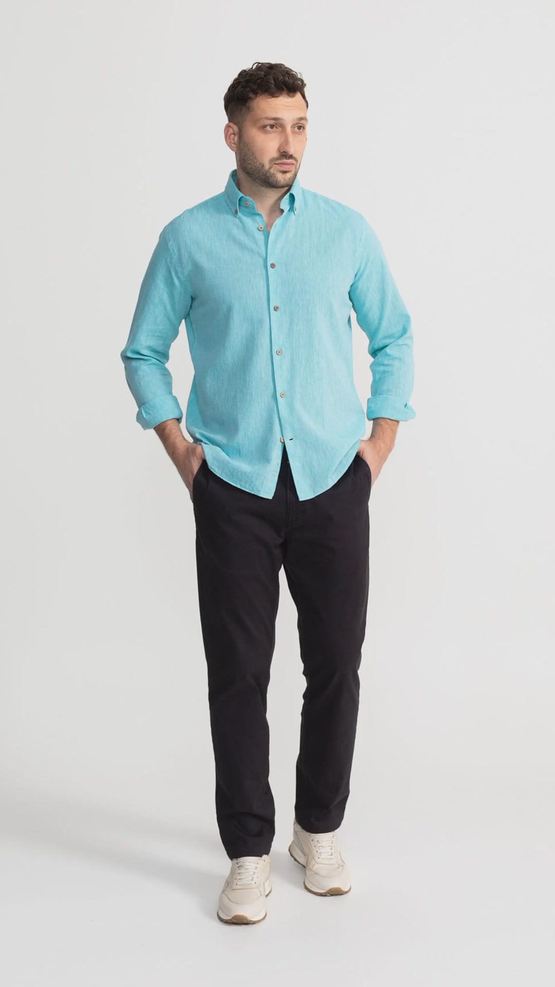 De IONESCU Godeanu linen shirt – Aqua – product video