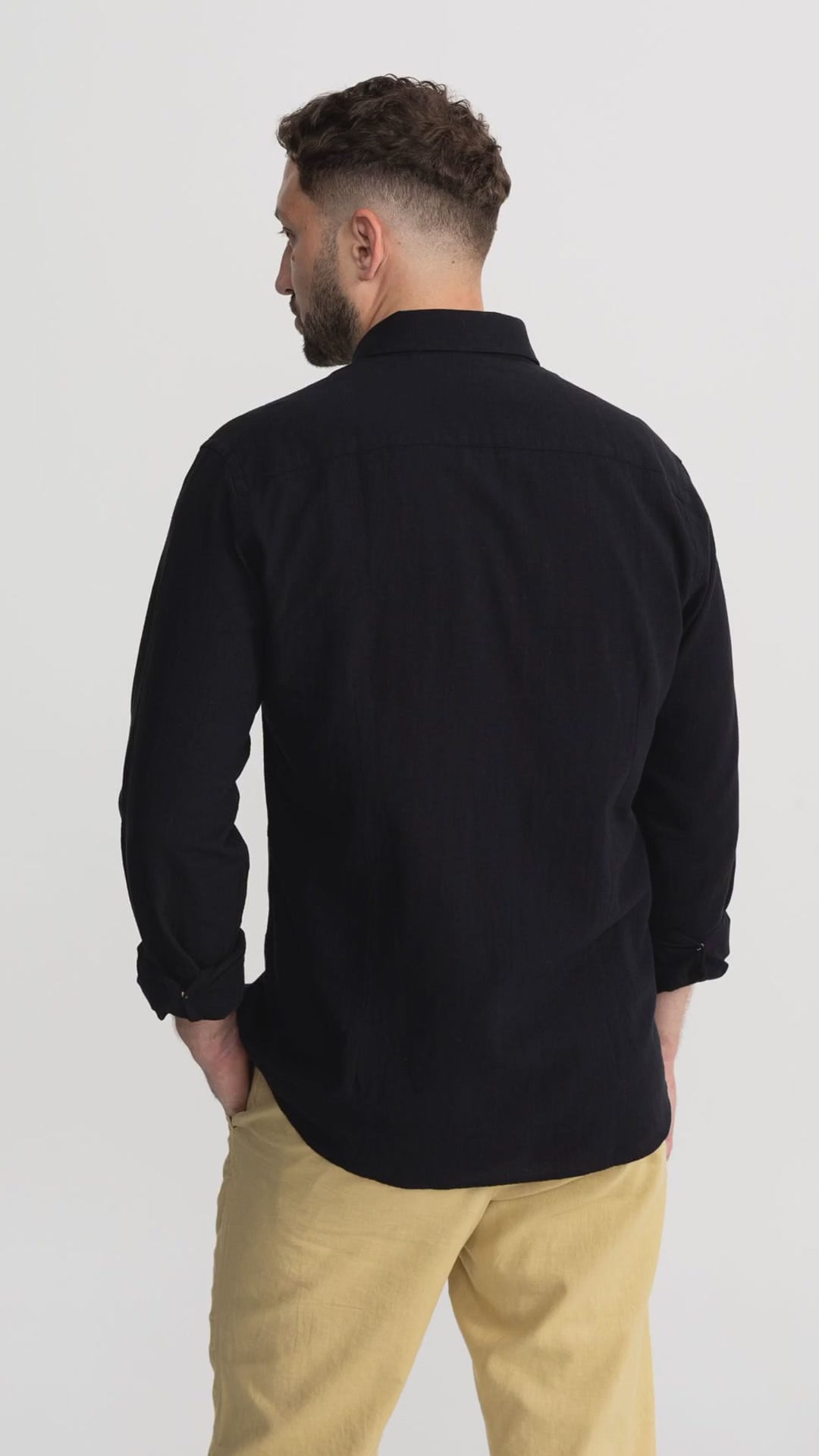 De IONESCU Godeanu linen shirt – Black – product showcase video