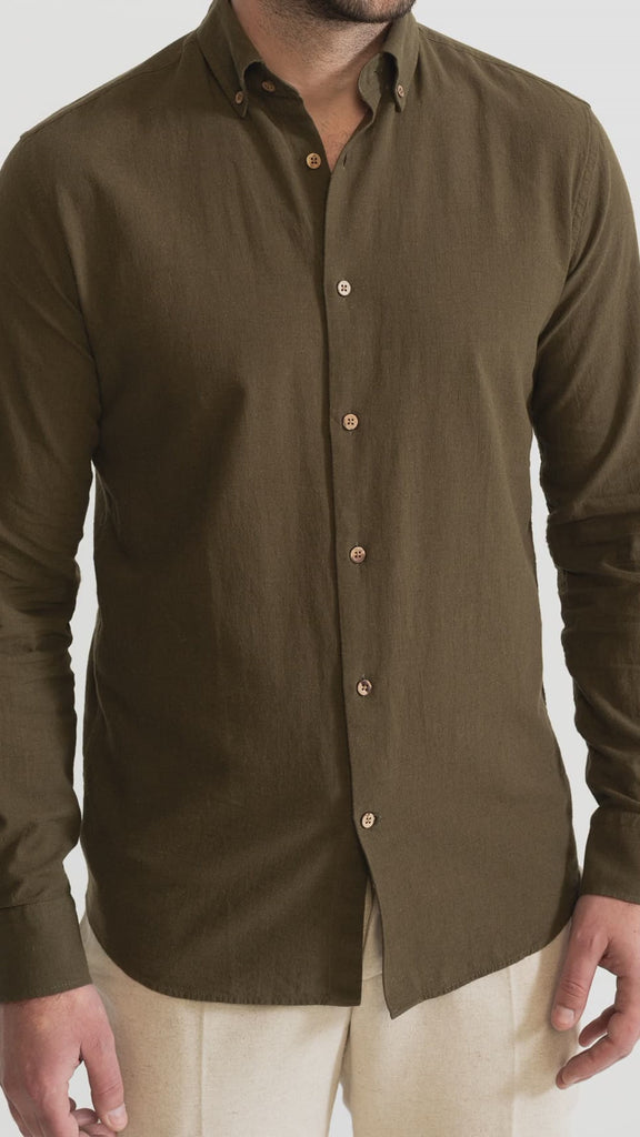 De IONESCU Godeanu linen shirt – Khaki – product showcase video