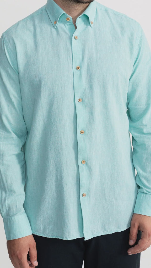 De IONESCU Godeanu linen shirt – Vernil – product showcase video